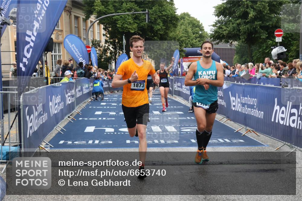 30.06.2024 - hella hamburg halbmarathon Lena Gebhardt http://msf.ph/oto/6653740 30.06.2024 10:37:28 Ziel 1530, 1764, 1873, 4756, 5409, 7070, 9886, 11109, 11639, 12268, 13193 meine-sportfotos.de