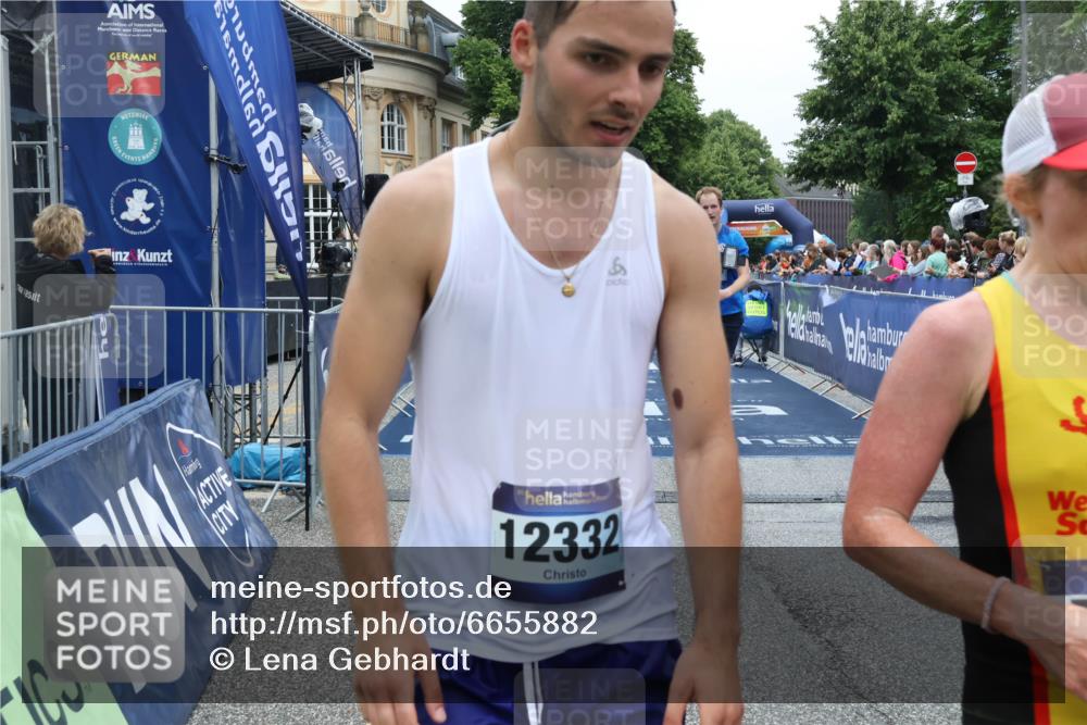 30.06.2024 - hella hamburg halbmarathon Lena Gebhardt http://msf.ph/oto/6655882 30.06.2024 10:37:41 Ziel 1075, 1744, 1867, 4328, 5878, 6190, 7629, 8576, 9284, 9290, 9386, 9461, 10117, 10119, 10168, 10207, 10557, 11555, 11726, 11747, 12120, 12332 meine-sportfotos.de