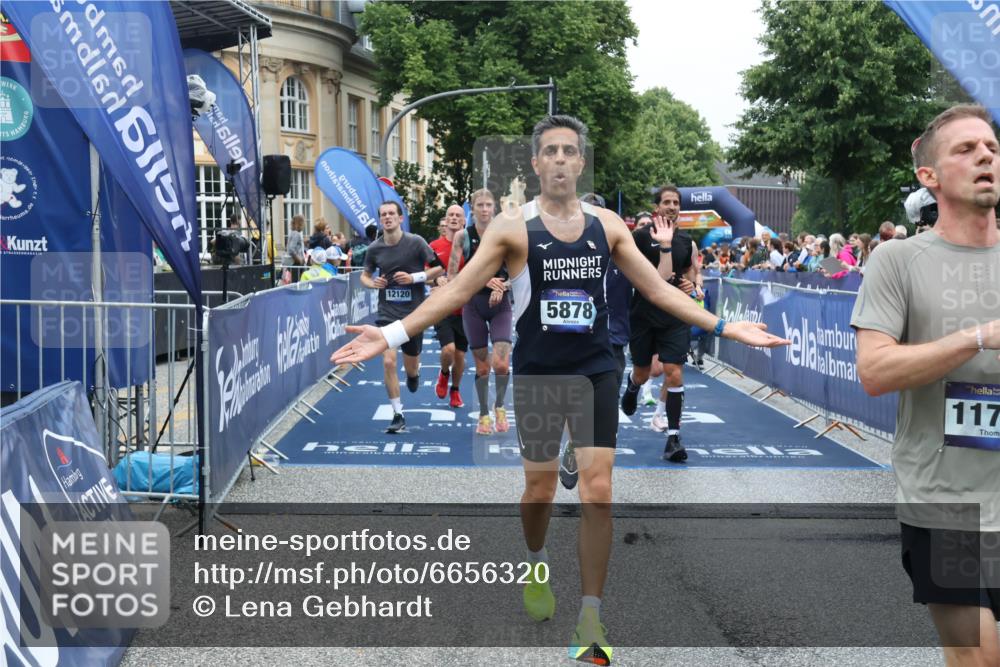 30.06.2024 - hella hamburg halbmarathon Lena Gebhardt http://msf.ph/oto/6656320 30.06.2024 10:37:44 Ziel 1744, 1867, 3205, 4328, 5878, 6190, 7629, 9284, 9290, 9386, 9461, 9541, 10119, 10168, 10207, 10557, 11555, 11726, 11747, 12120 meine-sportfotos.de