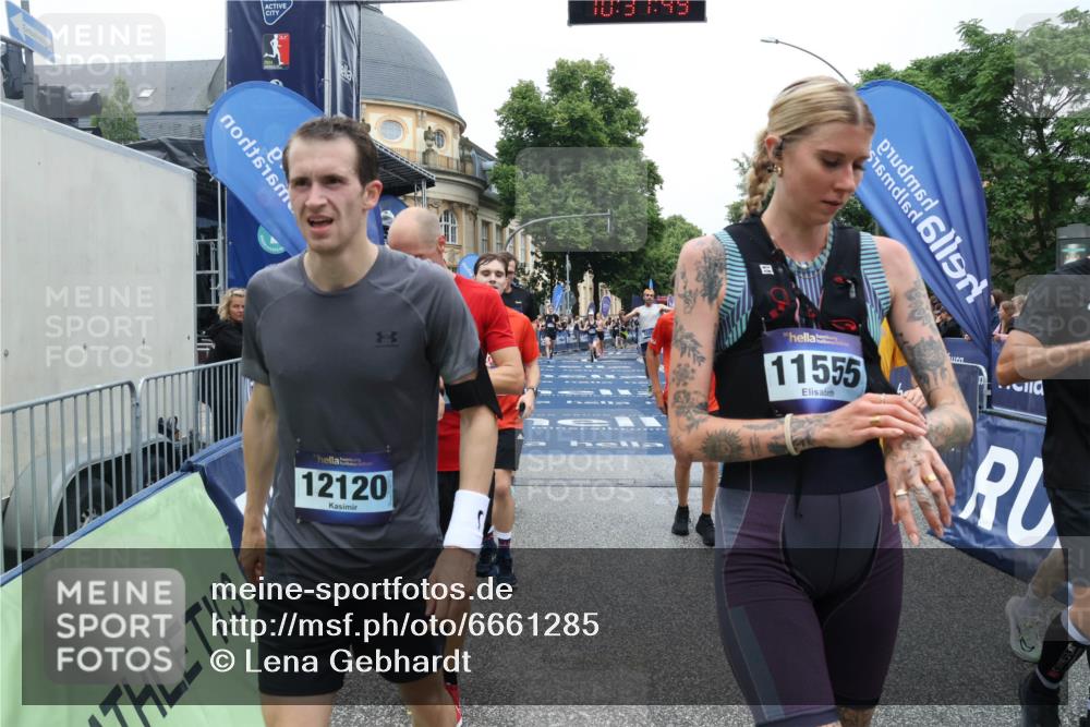 30.06.2024 - hella hamburg halbmarathon Lena Gebhardt http://msf.ph/oto/6661285 30.06.2024 10:37:48 Ziel 3205, 4328, 5878, 6190, 8976, 9284, 9290, 9386, 9461, 9541, 10119, 10207, 10557, 10569, 11555, 11726, 11747, 11773, 12120 meine-sportfotos.de