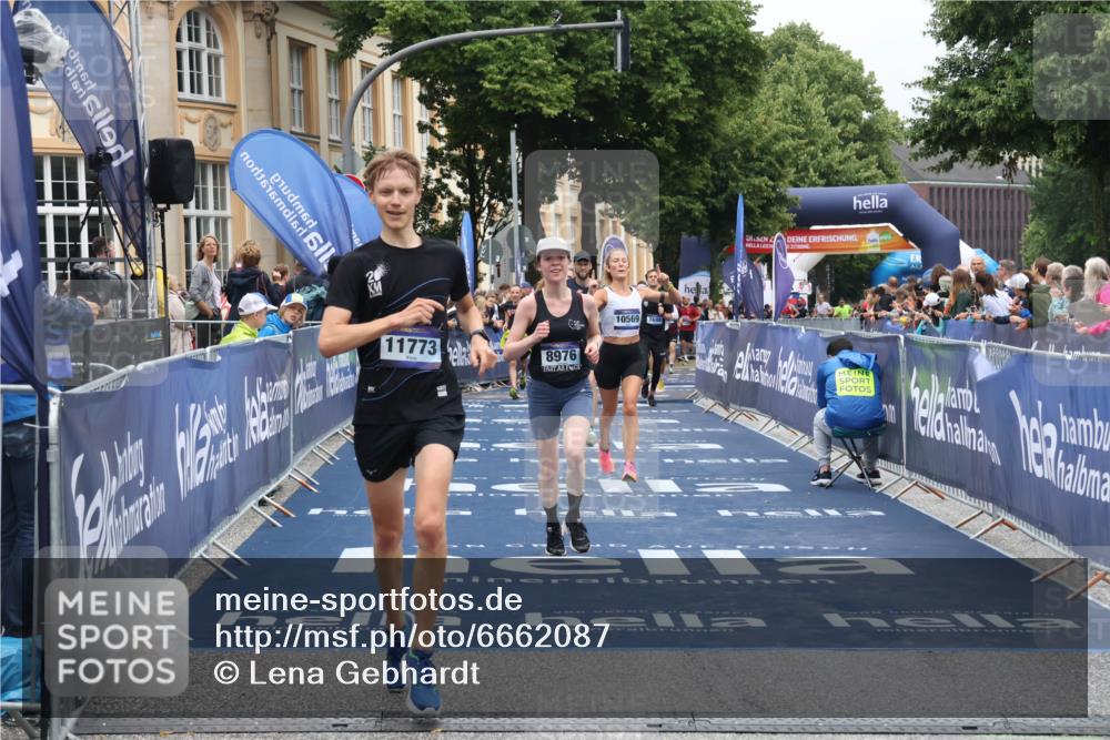 30.06.2024 - hella hamburg halbmarathon Lena Gebhardt http://msf.ph/oto/6662087 30.06.2024 10:37:53 Ziel 3205, 6785, 7698, 8976, 9247, 9290, 9541, 10569, 11379, 11773, 12153 meine-sportfotos.de