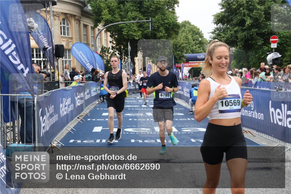 30.06.2024 - hella hamburg halbmarathon Lena Gebhardt http://msf.ph/oto/6662690 30.06.2024 10:37:57 Ziel 6785, 7698, 8976, 9247, 9381, 10569, 11379, 11694, 11773, 12091, 12153 meine-sportfotos.de