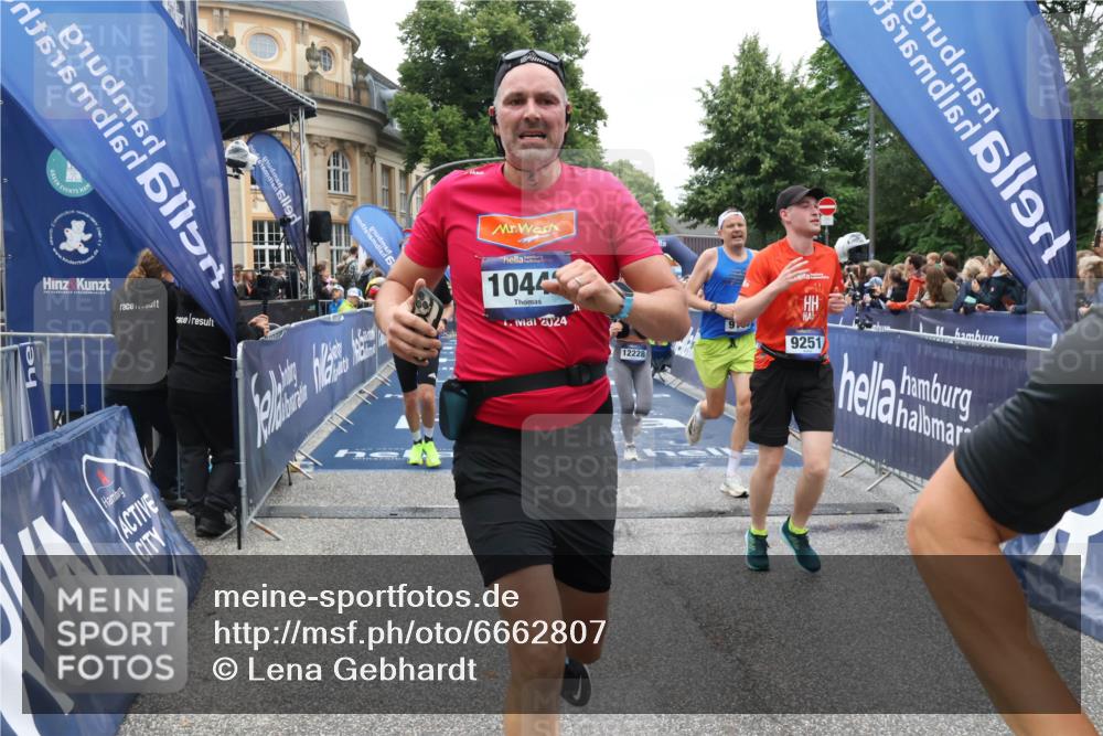 30.06.2024 - hella hamburg halbmarathon Lena Gebhardt http://msf.ph/oto/6662807 30.06.2024 11:08:26 Ziel 1125, 3130, 3401, 3726, 4152, 5302, 5981, 6336, 8696, 8967, 9103, 9251, 10442, 10824, 11934, 12228 meine-sportfotos.de