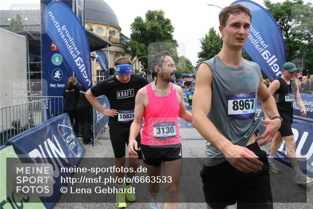 30.06.2024 - hella hamburg halbmarathon Lena Gebhardt http://msf.ph/oto/6663533 30.06.2024 11:08:30 Ziel 542, 3130, 3401, 3726, 5302, 5822, 8967, 9103, 9251, 9468, 10824, 11934, 12228 meine-sportfotos.de