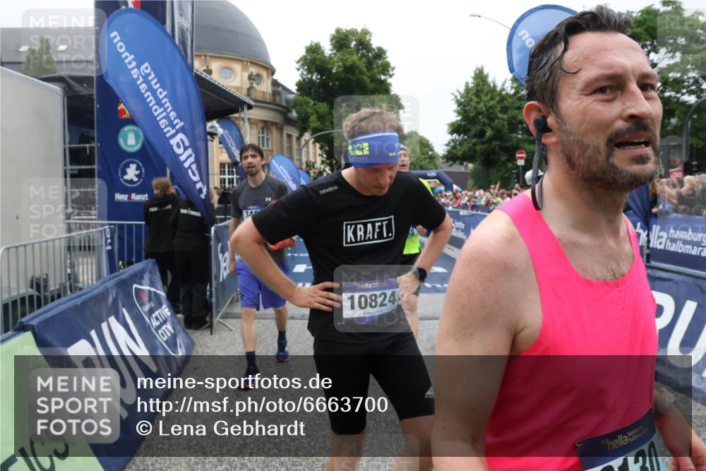 30.06.2024 - hella hamburg halbmarathon Lena Gebhardt http://msf.ph/oto/6663700 30.06.2024 11:08:31 Ziel 542, 3130, 3401, 3726, 5302, 5822, 8967, 9103, 9468, 10770, 10824, 11934, 12228 meine-sportfotos.de