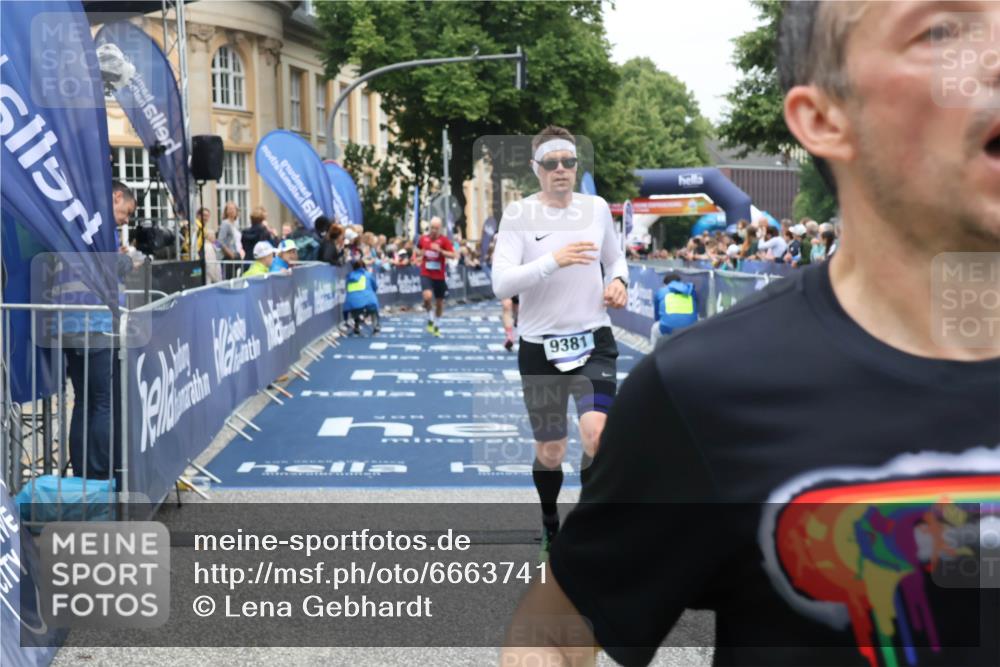 30.06.2024 - hella hamburg halbmarathon Lena Gebhardt http://msf.ph/oto/6663741 30.06.2024 10:38:03 Ziel 2001, 4547, 6826, 7698, 9247, 9381, 11096, 11366, 11444, 11694, 12091, 12153 meine-sportfotos.de