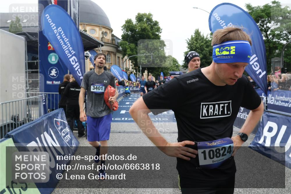 30.06.2024 - hella hamburg halbmarathon Lena Gebhardt http://msf.ph/oto/6663818 30.06.2024 11:08:32 Ziel 542, 3130, 3401, 5302, 5822, 8967, 9468, 10770, 11934 meine-sportfotos.de