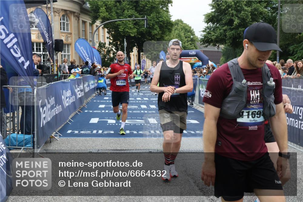 30.06.2024 - hella hamburg halbmarathon Lena Gebhardt http://msf.ph/oto/6664332 30.06.2024 10:38:07 Ziel 2001, 4547, 6826, 9381, 10485, 11061, 11096, 11366, 11444, 11694 meine-sportfotos.de