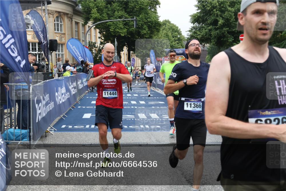30.06.2024 - hella hamburg halbmarathon Lena Gebhardt http://msf.ph/oto/6664536 30.06.2024 10:38:08 Ziel 2001, 4547, 6826, 8482, 10485, 11061, 11096, 11366, 11444, 11694 meine-sportfotos.de