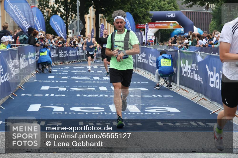 30.06.2024 - hella hamburg halbmarathon Lena Gebhardt http://msf.ph/oto/6665127 30.06.2024 10:38:12 Ziel 4452, 4547, 8482, 10485, 11061, 11366, 11444, 11895 meine-sportfotos.de