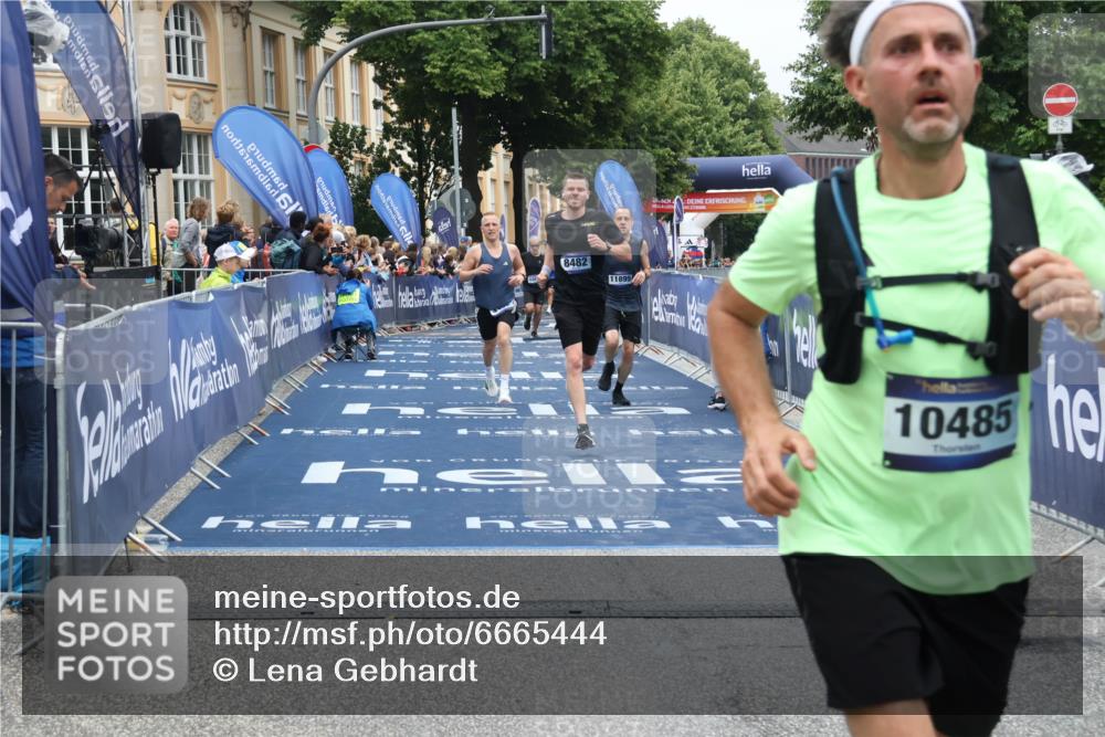 30.06.2024 - hella hamburg halbmarathon Lena Gebhardt http://msf.ph/oto/6665444 30.06.2024 10:38:14 Ziel 4452, 4894, 7954, 8482, 10485, 11061, 11895 meine-sportfotos.de
