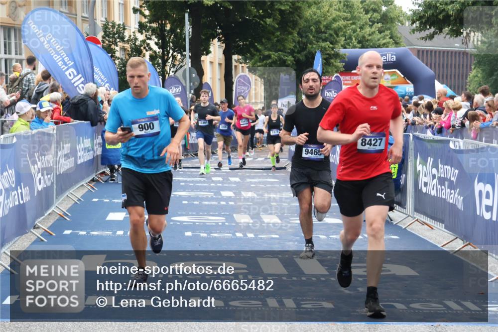 30.06.2024 - hella hamburg halbmarathon Lena Gebhardt http://msf.ph/oto/6665482 30.06.2024 11:08:41 Ziel 900, 3269, 3371, 5822, 8427, 9465, 10415, 10770, 13301, 13410 meine-sportfotos.de