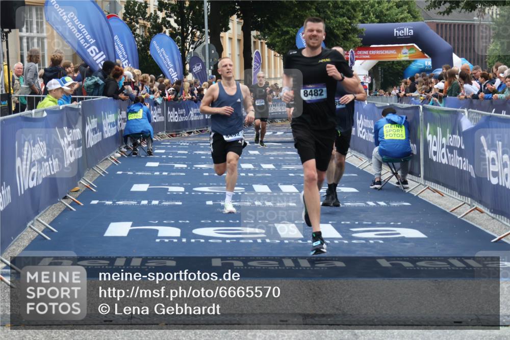 30.06.2024 - hella hamburg halbmarathon Lena Gebhardt http://msf.ph/oto/6665570 30.06.2024 10:38:15 Ziel 4452, 4894, 7954, 8482, 10485, 11061, 11895 meine-sportfotos.de