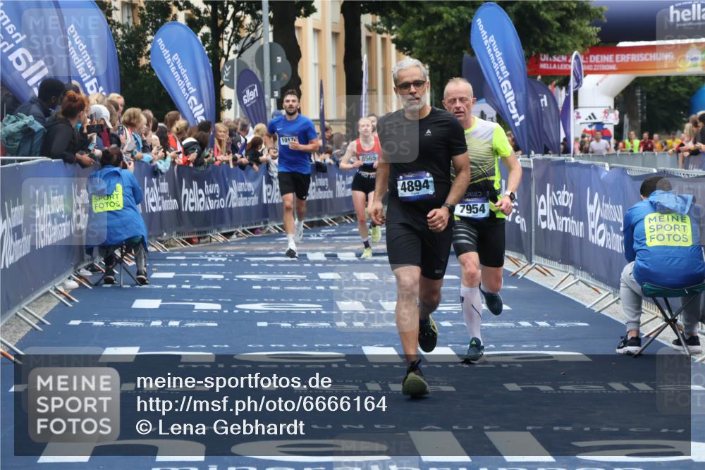 30.06.2024 - hella hamburg halbmarathon Lena Gebhardt http://msf.ph/oto/6666164 30.06.2024 10:38:19 Ziel 4452, 4894, 7954, 8482, 8565, 10178, 11895 meine-sportfotos.de
