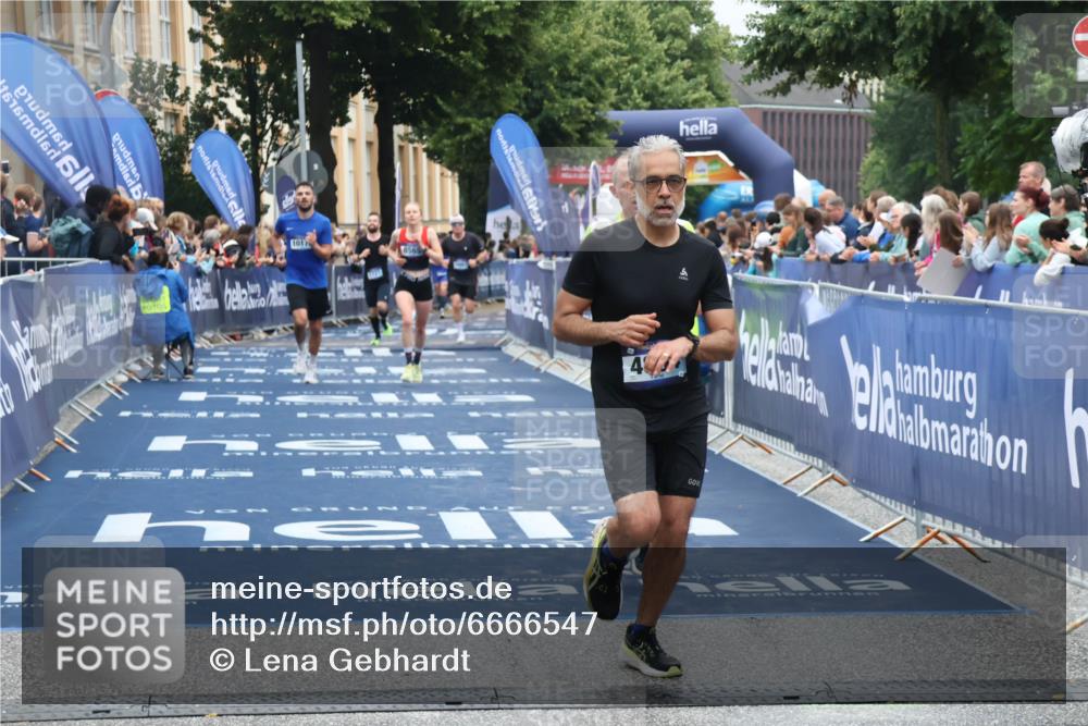 30.06.2024 - hella hamburg halbmarathon Lena Gebhardt http://msf.ph/oto/6666547 30.06.2024 10:38:21 Ziel 4452, 4894, 7954, 8565, 10067, 10178, 11895 meine-sportfotos.de