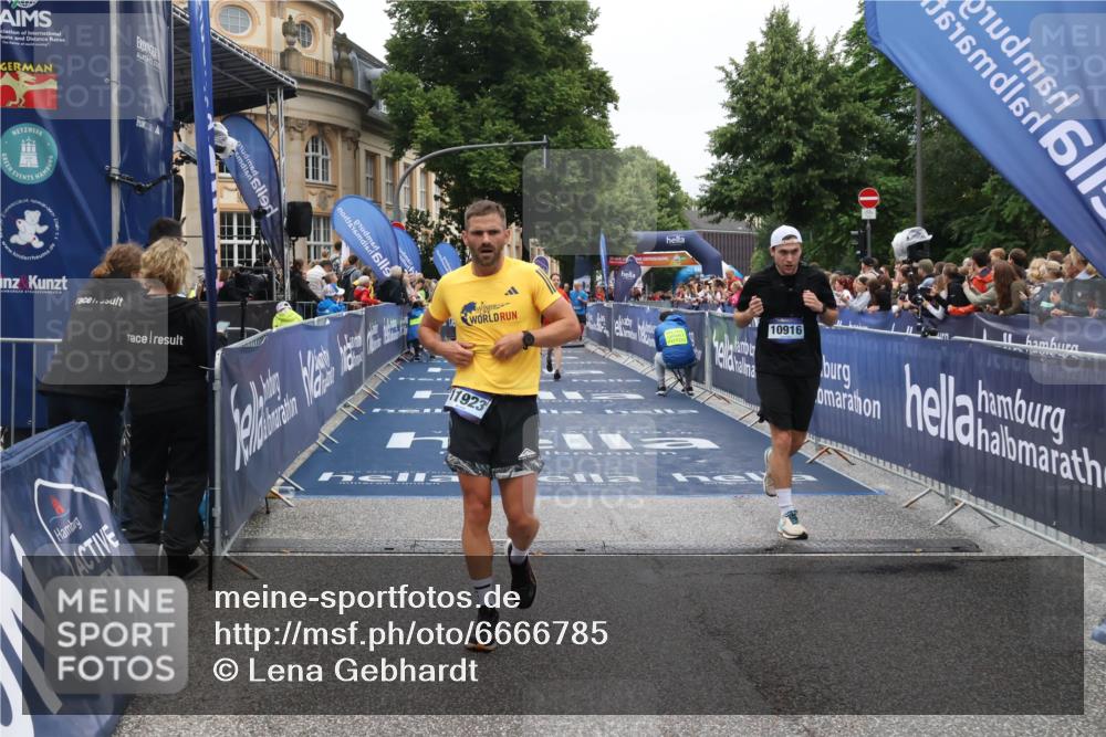 30.06.2024 - hella hamburg halbmarathon Lena Gebhardt http://msf.ph/oto/6666785 30.06.2024 11:09:13 Ziel 802, 4574, 5957, 6091, 7488, 9277, 10390, 10916, 11421, 11923 meine-sportfotos.de