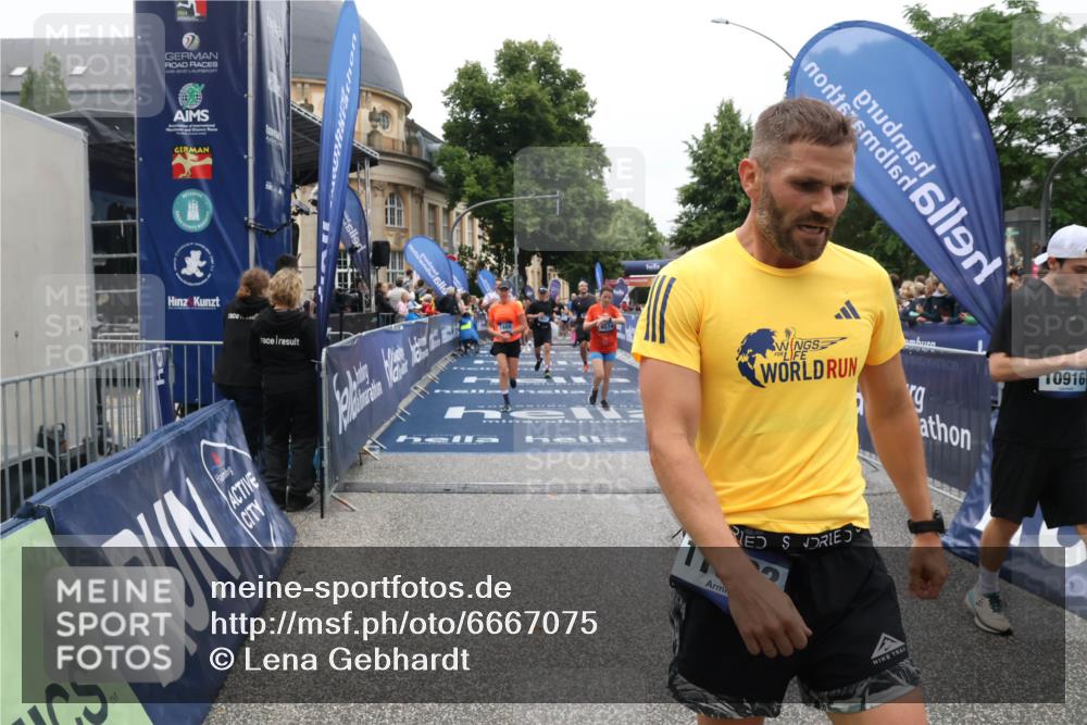30.06.2024 - hella hamburg halbmarathon Lena Gebhardt http://msf.ph/oto/6667075 30.06.2024 11:09:15 Ziel 802, 4574, 6091, 7488, 7863, 9277, 10390, 10916, 11421, 11721, 11923 meine-sportfotos.de