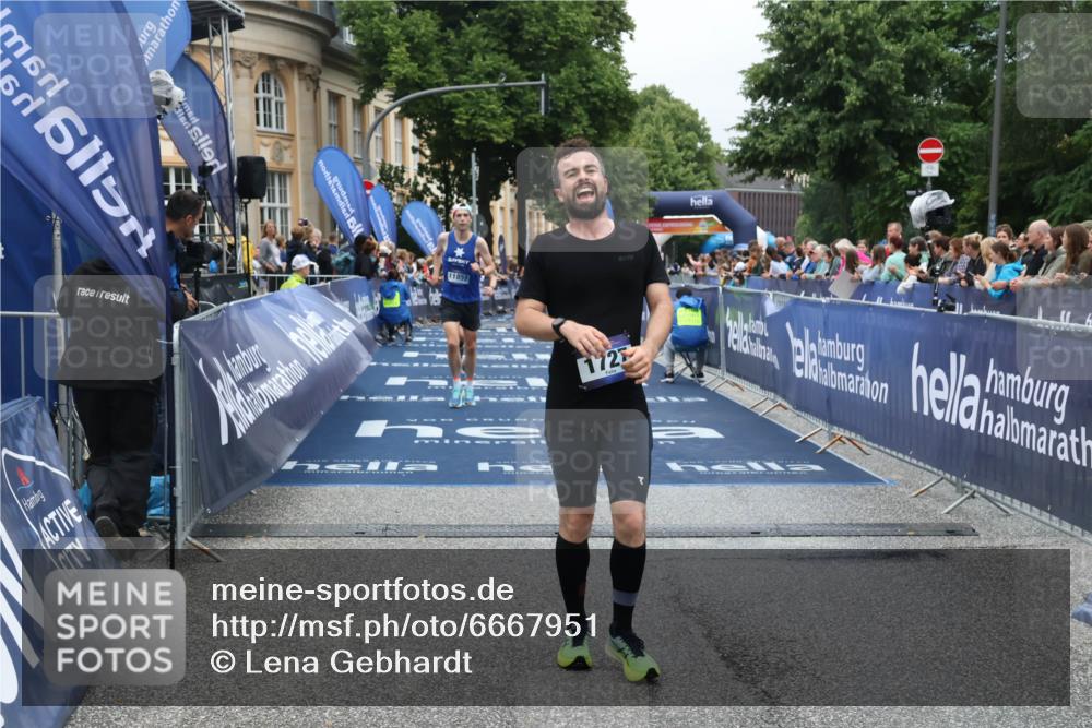 30.06.2024 - hella hamburg halbmarathon Lena Gebhardt http://msf.ph/oto/6667951 30.06.2024 10:38:30 Ziel 1264, 1727, 2022, 2618, 5161, 8565, 10067, 10178, 11857 meine-sportfotos.de