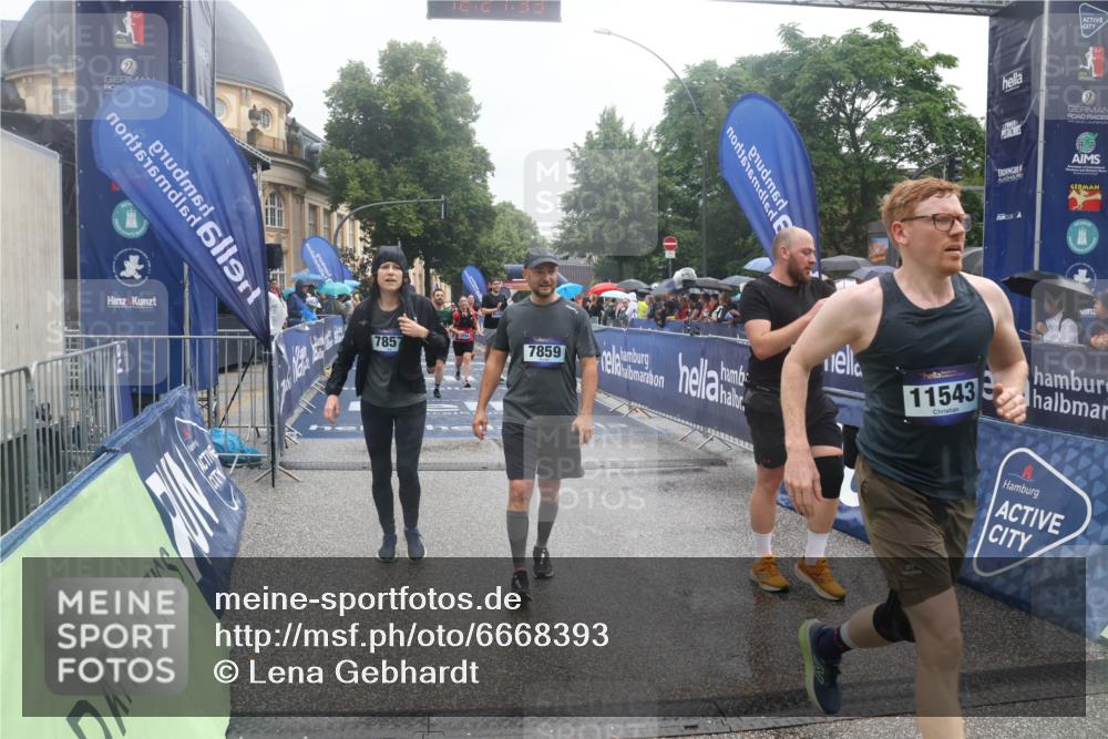 30.06.2024 - hella hamburg halbmarathon Lena Gebhardt http://msf.ph/oto/6668393 30.06.2024 12:21:31 Ziel 2147, 3770, 3794, 6508, 7144, 7528, 7857, 7859, 8306, 11543, 12510, 13258 meine-sportfotos.de