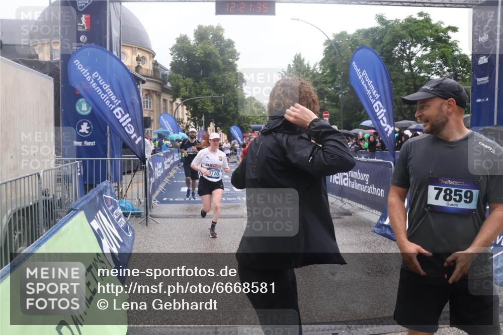 30.06.2024 - hella hamburg halbmarathon Lena Gebhardt http://msf.ph/oto/6668581 30.06.2024 12:21:34 Ziel 2147, 3770, 3794, 5979, 6508, 7144, 7528, 7857, 8306, 11543, 13258 meine-sportfotos.de
