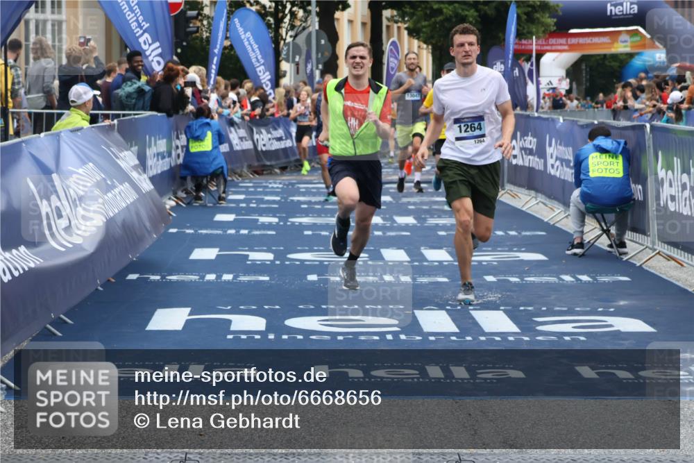 30.06.2024 - hella hamburg halbmarathon Lena Gebhardt http://msf.ph/oto/6668656 30.06.2024 10:38:36 Ziel 1264, 1635, 2022, 2618, 3691, 5161, 11857, 13047, 13149 meine-sportfotos.de