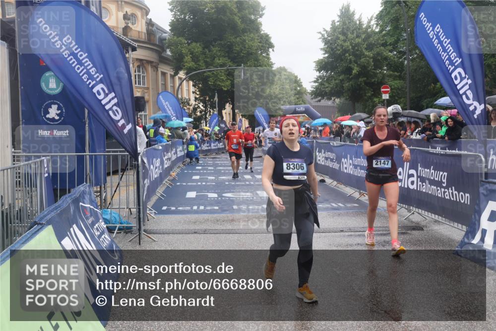 30.06.2024 - hella hamburg halbmarathon Lena Gebhardt http://msf.ph/oto/6668806 30.06.2024 12:21:38 Ziel 2147, 3770, 3794, 4636, 5070, 5979, 6508, 7144, 8306, 9110, 10787, 13258 meine-sportfotos.de