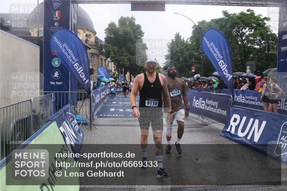 30.06.2024 - hella hamburg halbmarathon Lena Gebhardt http://msf.ph/oto/6669333 30.06.2024 12:21:47 Ziel 1804, 1882, 4030, 4636, 5070, 6139, 6140, 6424, 9110, 10787 meine-sportfotos.de