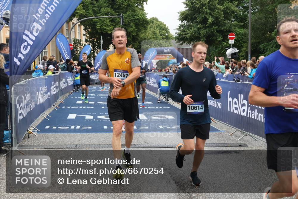 30.06.2024 - hella hamburg halbmarathon Lena Gebhardt http://msf.ph/oto/6670254 30.06.2024 10:38:48 Ziel 646, 980, 1574, 1663, 1816, 2026, 3291, 5308, 5655, 8143, 8434, 9851, 10614, 11277, 12002, 12457, 13025, 13442 meine-sportfotos.de