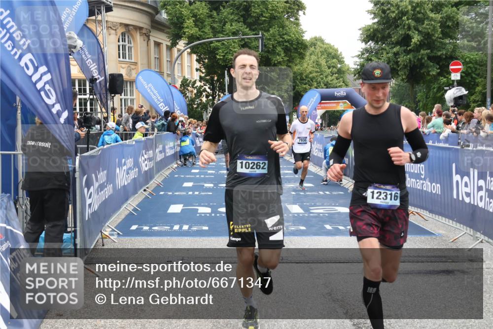 30.06.2024 - hella hamburg halbmarathon Lena Gebhardt http://msf.ph/oto/6671347 30.06.2024 10:38:59 Ziel 609, 6333, 7431, 7930, 7986, 9810, 10195, 10262, 11277, 12002, 12316 meine-sportfotos.de