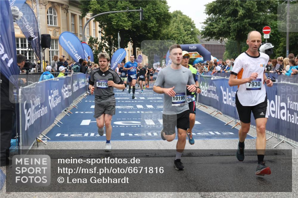 30.06.2024 - hella hamburg halbmarathon Lena Gebhardt http://msf.ph/oto/6671816 30.06.2024 10:39:02 Ziel 609, 3533, 4969, 6333, 7930, 7986, 8919, 9632, 9810, 10195, 10262, 10725, 12316 meine-sportfotos.de