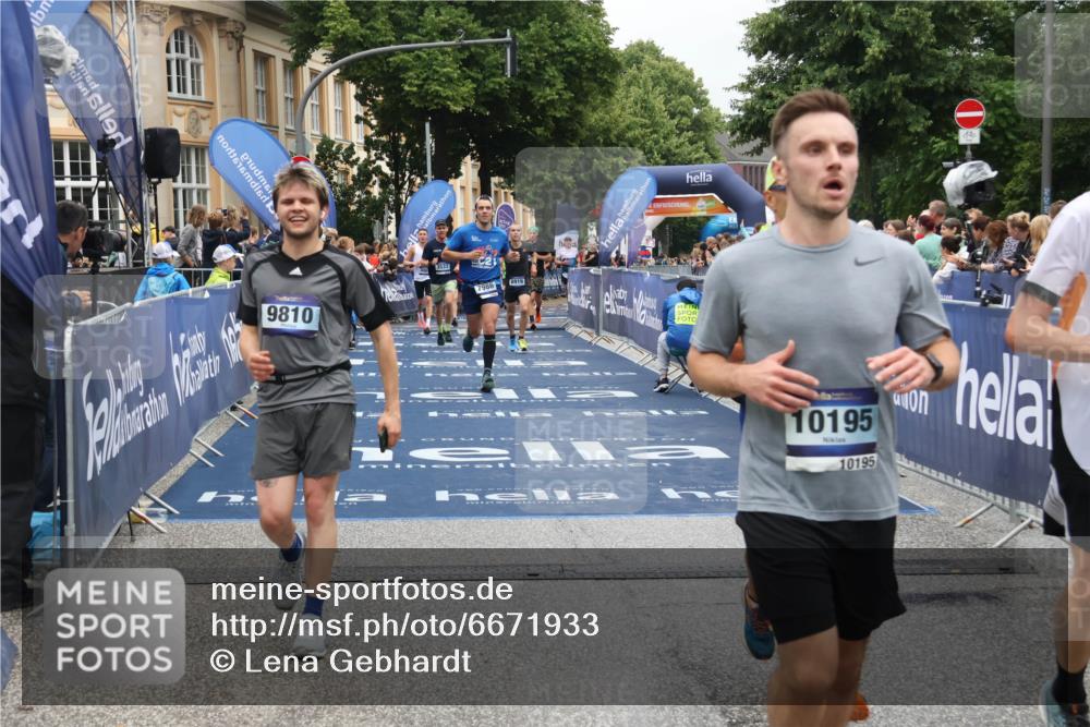30.06.2024 - hella hamburg halbmarathon Lena Gebhardt http://msf.ph/oto/6671933 30.06.2024 10:39:03 Ziel 609, 3533, 4969, 6333, 6665, 7930, 7986, 8919, 9632, 9650, 9810, 10195, 10262, 10725, 12316 meine-sportfotos.de