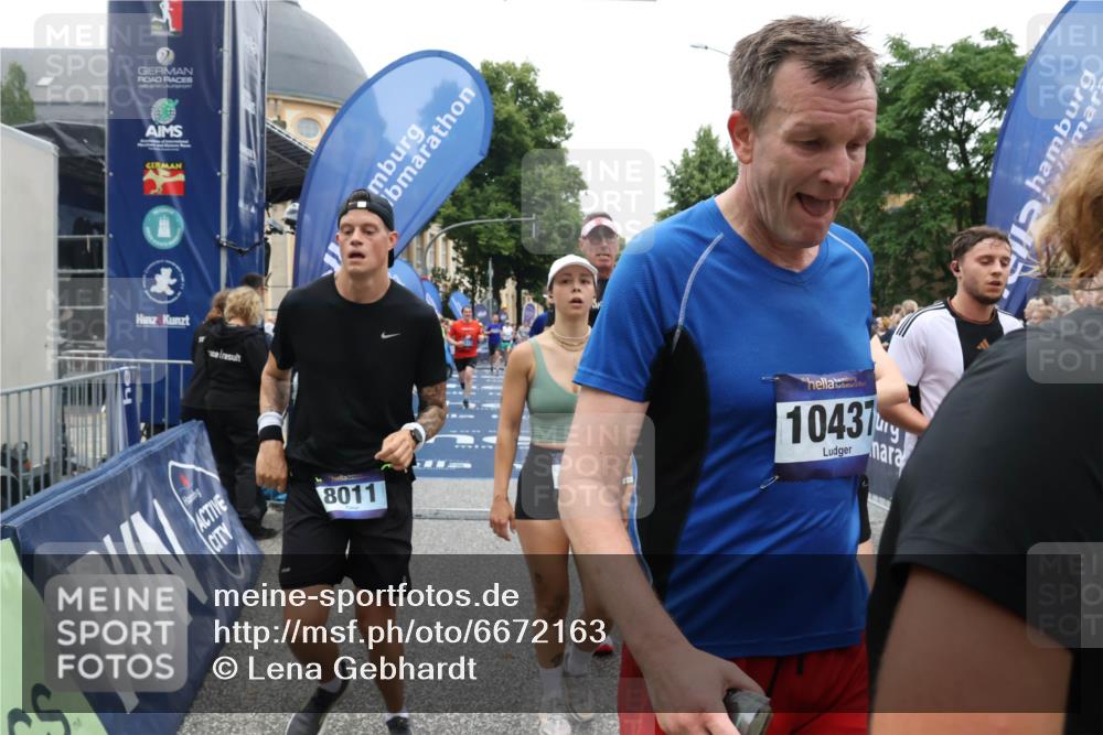 30.06.2024 - hella hamburg halbmarathon Lena Gebhardt http://msf.ph/oto/6672163 30.06.2024 11:10:04 Ziel 625, 1400, 1588, 2966, 3018, 3254, 3610, 3741, 4201, 6595, 6899, 6997, 7138, 7511, 8011, 10437, 10490, 10665, 11813 meine-sportfotos.de