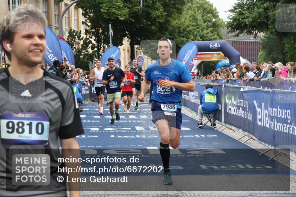 30.06.2024 - hella hamburg halbmarathon Lena Gebhardt http://msf.ph/oto/6672202 30.06.2024 10:39:05 Ziel 609, 2212, 3533, 4969, 6333, 6665, 7930, 7986, 8919, 9432, 9632, 9650, 9810, 10195, 10725, 11793 meine-sportfotos.de