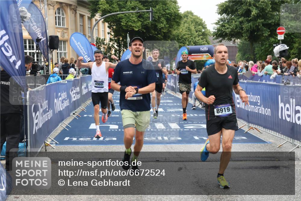 30.06.2024 - hella hamburg halbmarathon Lena Gebhardt http://msf.ph/oto/6672524 30.06.2024 10:39:08 Ziel 2003, 2212, 3533, 4969, 6665, 7986, 8919, 9432, 9632, 9650, 10725, 11618, 11793 meine-sportfotos.de