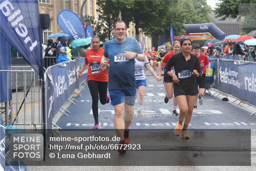 30.06.2024 - hella hamburg halbmarathon Lena Gebhardt http://msf.ph/oto/6672923 30.06.2024 12:22:45 Ziel 2789, 3277, 3989, 4191, 6088, 8049, 8273, 10150, 10776, 11735 meine-sportfotos.de