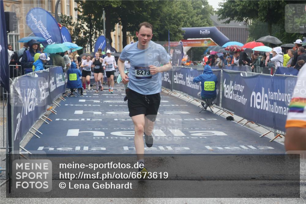 30.06.2024 - hella hamburg halbmarathon Lena Gebhardt http://msf.ph/oto/6673619 30.06.2024 12:22:52 Ziel 4191, 4510, 4623, 4624, 8273, 9501, 10600, 10776, 11735 meine-sportfotos.de