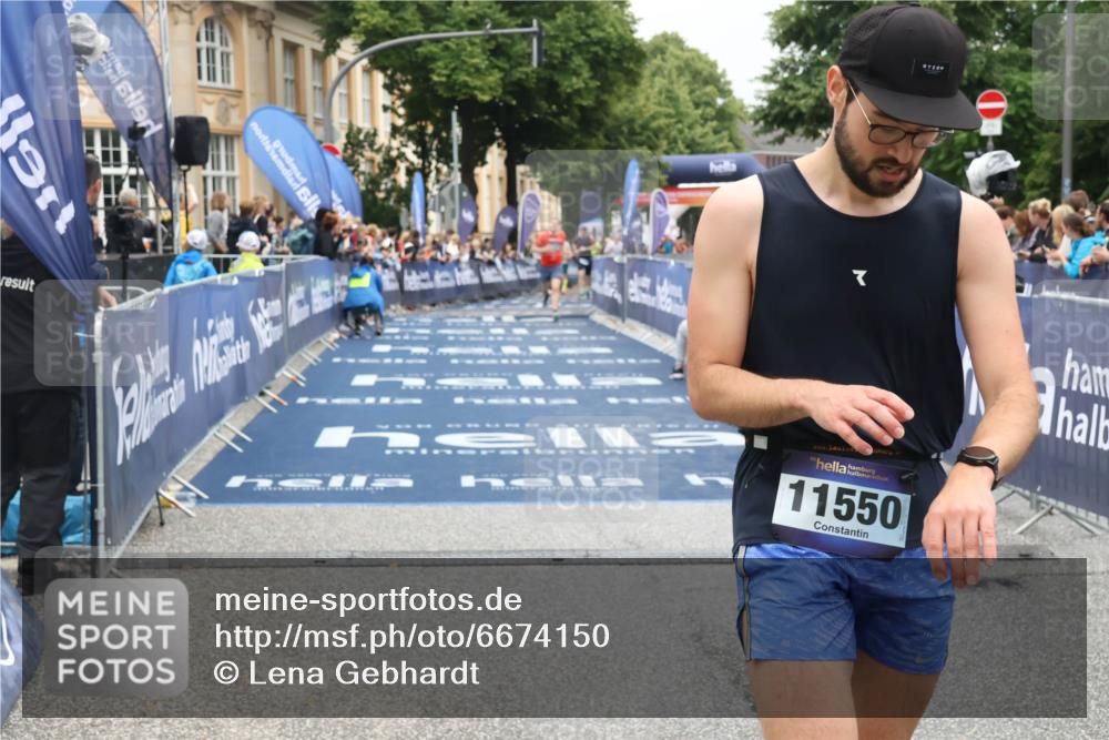 30.06.2024 - hella hamburg halbmarathon Lena Gebhardt http://msf.ph/oto/6674150 30.06.2024 10:39:21 Ziel 585, 2991, 6551, 9760, 10453, 11059, 11550 meine-sportfotos.de