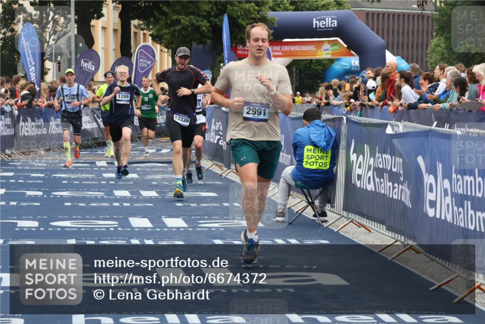 30.06.2024 - hella hamburg halbmarathon Lena Gebhardt http://msf.ph/oto/6674372 30.06.2024 10:39:27 Ziel 1208, 1289, 1401, 2991, 6551, 11286, 13339 meine-sportfotos.de
