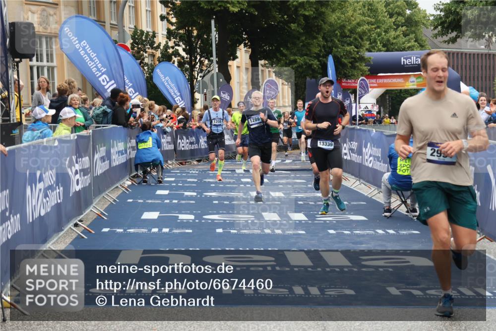 30.06.2024 - hella hamburg halbmarathon Lena Gebhardt http://msf.ph/oto/6674460 30.06.2024 10:39:28 Ziel 1208, 1289, 1401, 2991, 6551, 11286, 13339 meine-sportfotos.de