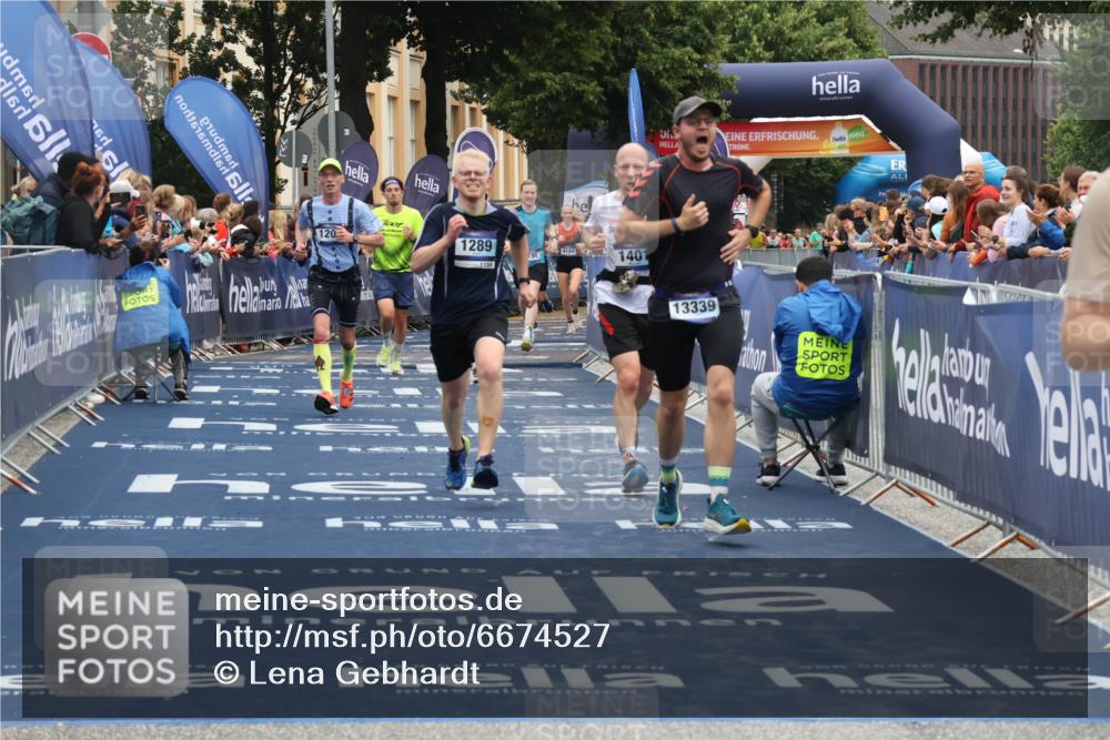 30.06.2024 - hella hamburg halbmarathon Lena Gebhardt http://msf.ph/oto/6674527 30.06.2024 10:39:29 Ziel 1208, 1289, 1401, 2991, 6551, 11286, 13339 meine-sportfotos.de