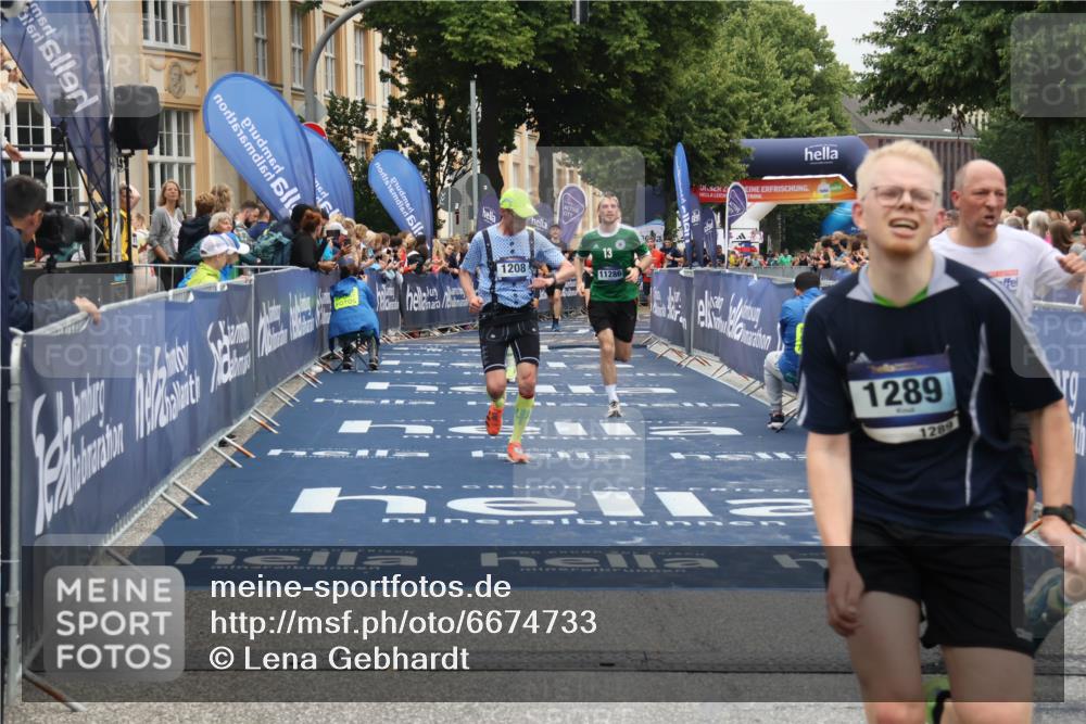 30.06.2024 - hella hamburg halbmarathon Lena Gebhardt http://msf.ph/oto/6674733 30.06.2024 10:39:31 Ziel 1208, 1289, 1401, 2991, 4184, 6551, 9041, 9155, 11286, 11712, 12206, 13339 meine-sportfotos.de