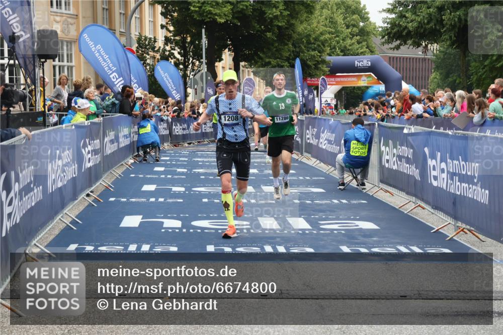 30.06.2024 - hella hamburg halbmarathon Lena Gebhardt http://msf.ph/oto/6674800 30.06.2024 10:39:32 Ziel 1208, 1289, 1401, 2991, 4184, 8637, 9041, 9155, 11286, 11712, 12206, 13339 meine-sportfotos.de