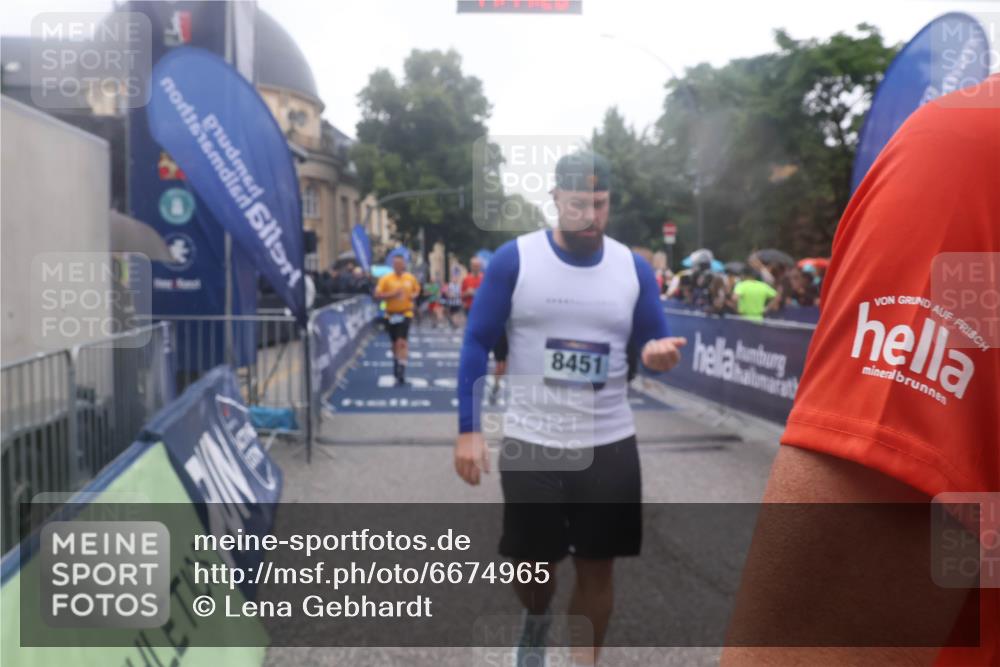 30.06.2024 - hella hamburg halbmarathon Lena Gebhardt http://msf.ph/oto/6674965 30.06.2024 11:44:24 Ziel 1664, 2410, 3415, 4468, 5648, 6660, 7670, 7835, 8451, 9972, 9976, 10419, 11147, 11537 meine-sportfotos.de
