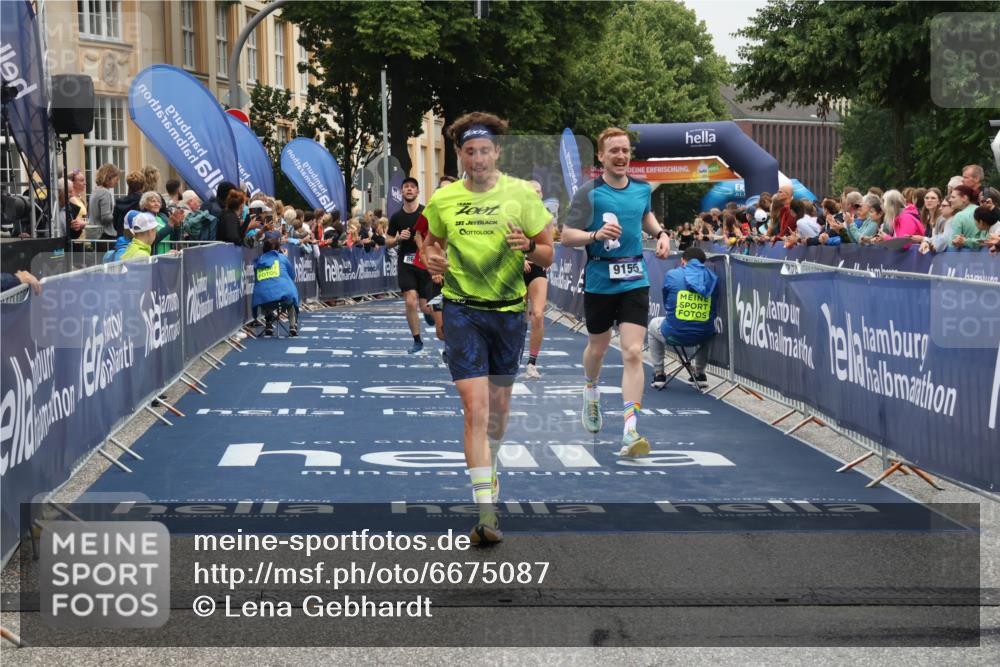 30.06.2024 - hella hamburg halbmarathon Lena Gebhardt http://msf.ph/oto/6675087 30.06.2024 10:39:36 Ziel 636, 1208, 1401, 2268, 4184, 6960, 7503, 8637, 9041, 9155, 11286, 11712, 12206, 13339 meine-sportfotos.de