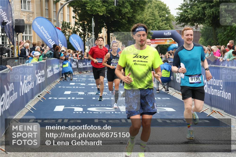 30.06.2024 - hella hamburg halbmarathon Lena Gebhardt http://msf.ph/oto/6675150 30.06.2024 10:39:37 Ziel 636, 1208, 2268, 4184, 6960, 7503, 8637, 9041, 9155, 11286, 11712, 12206 meine-sportfotos.de