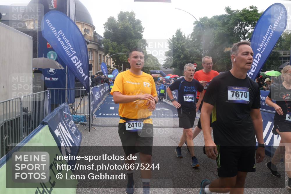 30.06.2024 - hella hamburg halbmarathon Lena Gebhardt http://msf.ph/oto/6675244 30.06.2024 11:44:28 Ziel 2162, 2410, 4468, 4700, 4858, 5053, 5456, 5648, 6774, 7414, 7670, 9297, 11537, 12399, 13433 meine-sportfotos.de