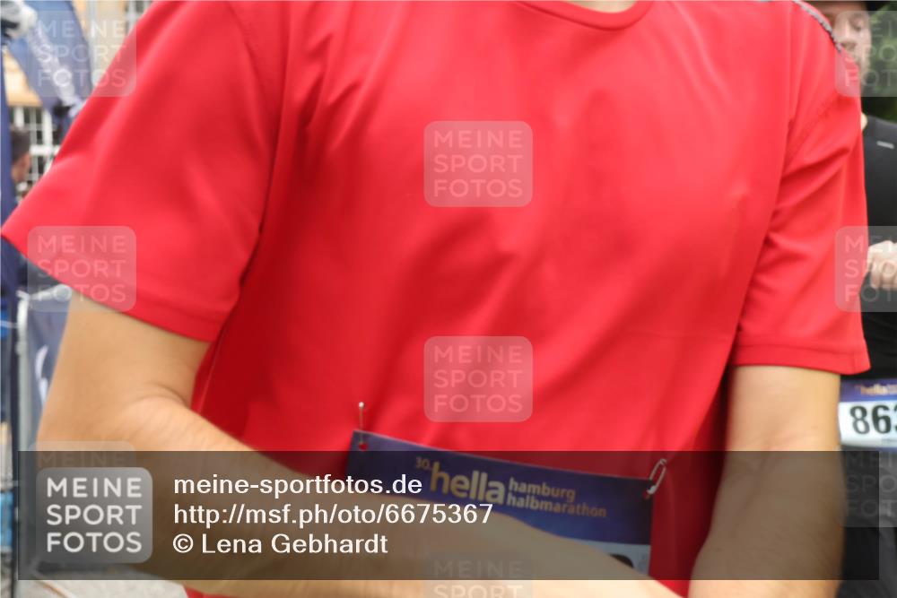 30.06.2024 - hella hamburg halbmarathon Lena Gebhardt http://msf.ph/oto/6675367 30.06.2024 10:39:41 Ziel 636, 1340, 2268, 4184, 6960, 7503, 7614, 7904, 8637, 9041, 9155, 11038, 11712, 12206 meine-sportfotos.de