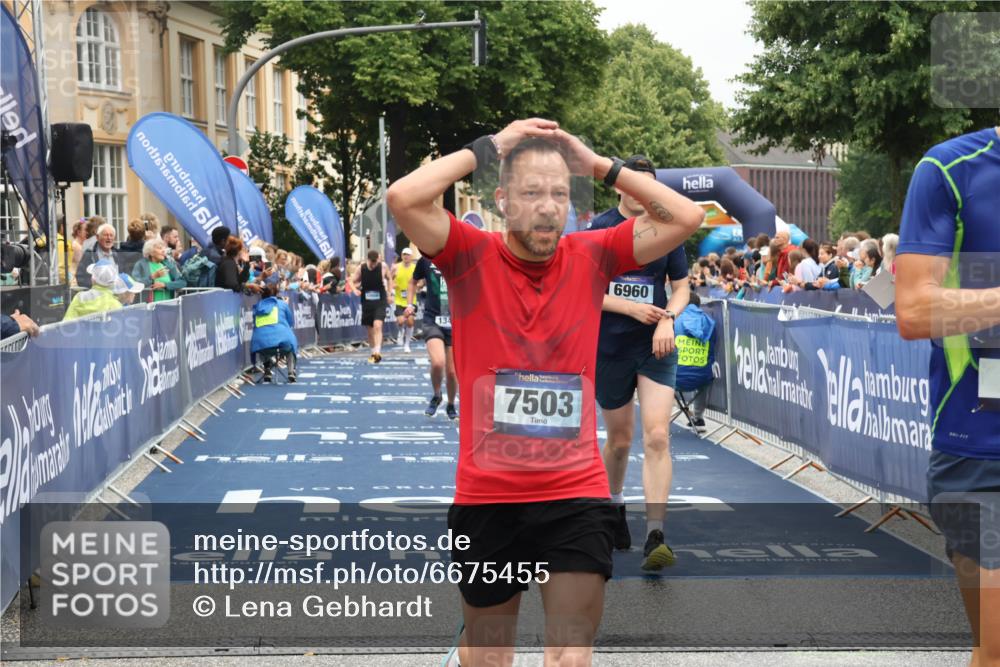 30.06.2024 - hella hamburg halbmarathon Lena Gebhardt http://msf.ph/oto/6675455 30.06.2024 10:39:43 Ziel 636, 1340, 2268, 4184, 6960, 7503, 7614, 7904, 8637, 9041, 11038, 11712, 12093 meine-sportfotos.de