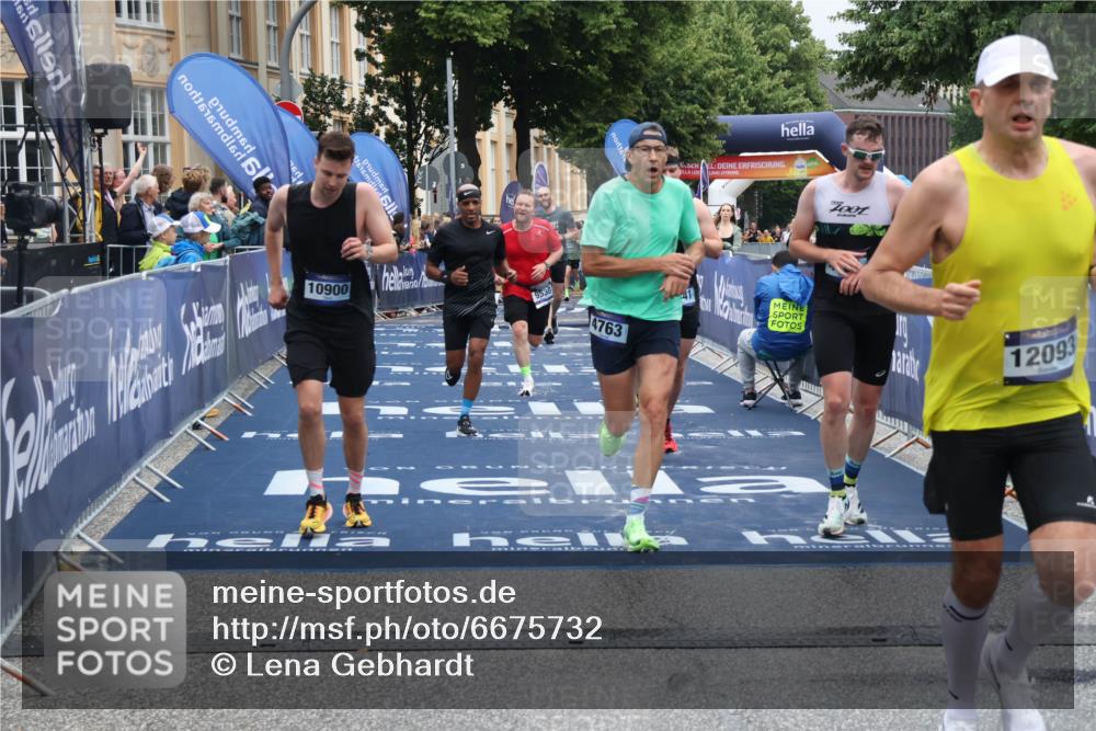 30.06.2024 - hella hamburg halbmarathon Lena Gebhardt http://msf.ph/oto/6675732 30.06.2024 10:39:51 Ziel 1673, 3852, 4761, 4763, 7441, 7614, 7904, 9246, 9530, 10900, 10945, 11038, 12093 meine-sportfotos.de