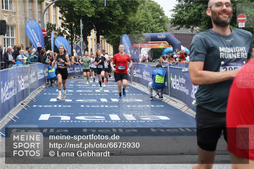 30.06.2024 - hella hamburg halbmarathon Lena Gebhardt http://msf.ph/oto/6675930 30.06.2024 10:39:57 Ziel 511, 1673, 2752, 3852, 4761, 5925, 7441, 9246, 9530, 10684, 10900, 10945, 11693, 12329 meine-sportfotos.de